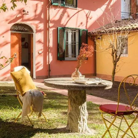 Charming Vintage By Piazza Maggiore With Garden