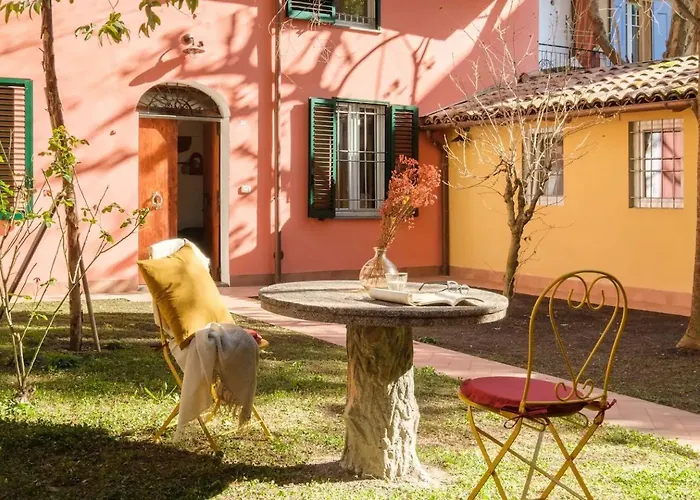 Charming Vintage By Piazza Maggiore With Garden