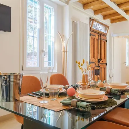 Charming Vintage By Piazza Maggiore With Garden * Bologna