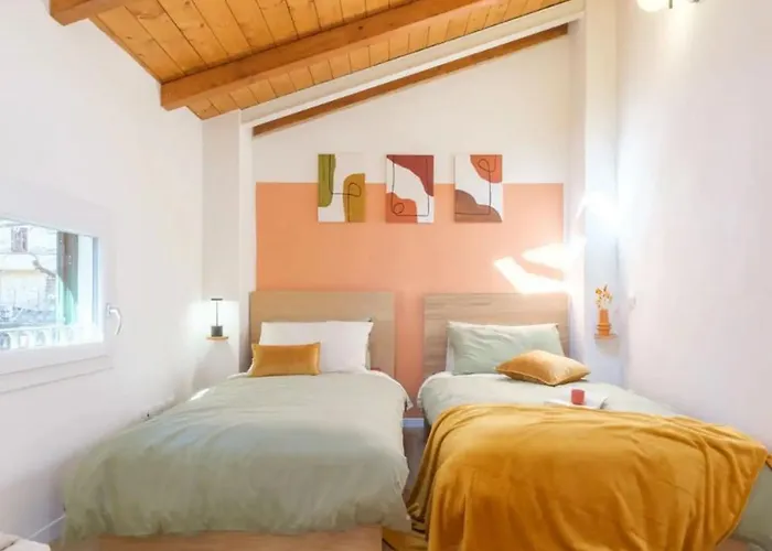 Charming Vintage By Piazza Maggiore With Garden *